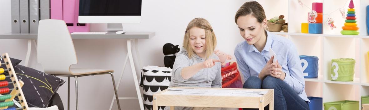 How to identify dyslexia - clinician evaluating schoolgirl for dyslexia