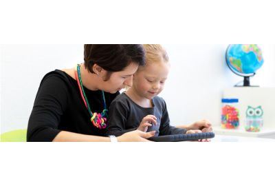 therapist scoring child on tablet