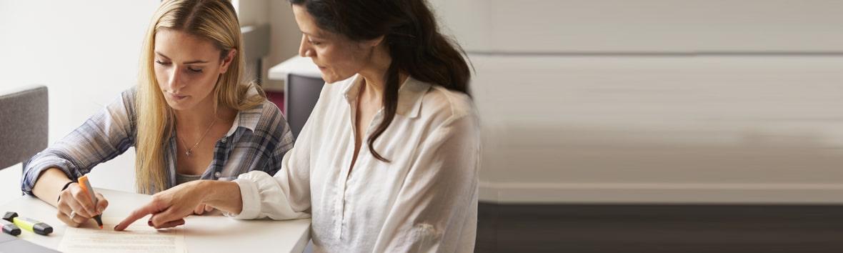 Tutor Using Learning Aids To Help Student With Dyslexia